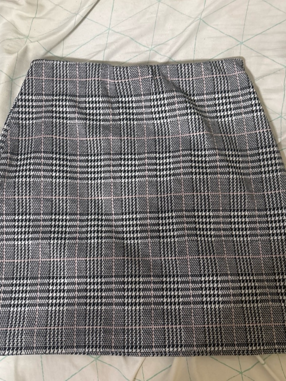 H&M Black and White Plaid Pencil Skirt with Pale Pink Windowpane